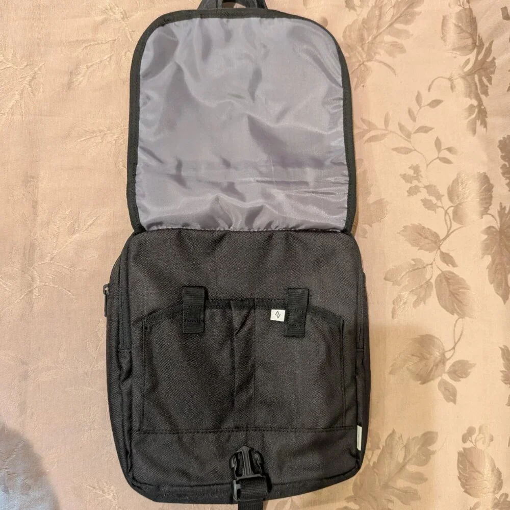 Eddie Bauer Crossbody Connect Tech Travel Day Bag, Gently Used! EUC